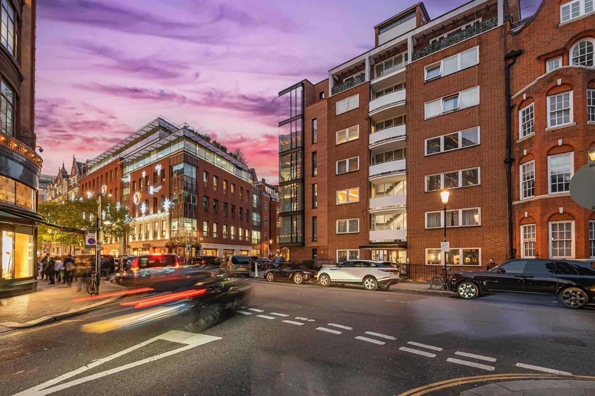 Beautiful One-Bedroom Flat In Knightsbridge Harrods At Your Door Step *